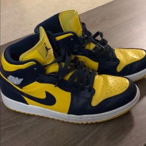 Jordan 1 Mid Michigan
